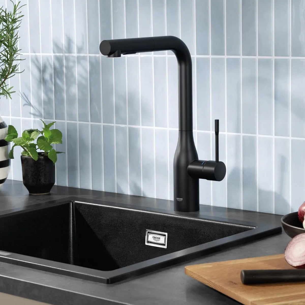 302702430 Grohe Essence New vrtljiva izvlečna kuhinjska armatura