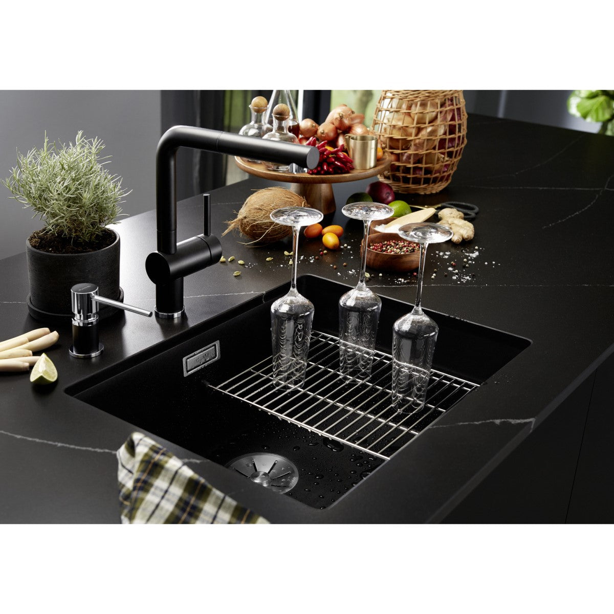 523441 Blanco Subline 500-U pomivalno korito iz umetnega kamna