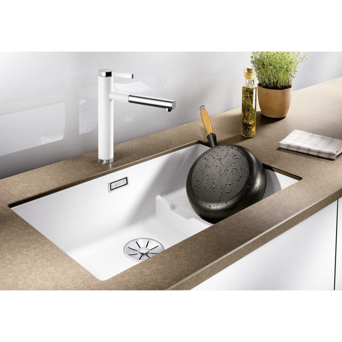 523538 Blanco Subline 700-U Level pomivalno korito iz umetnega kamna