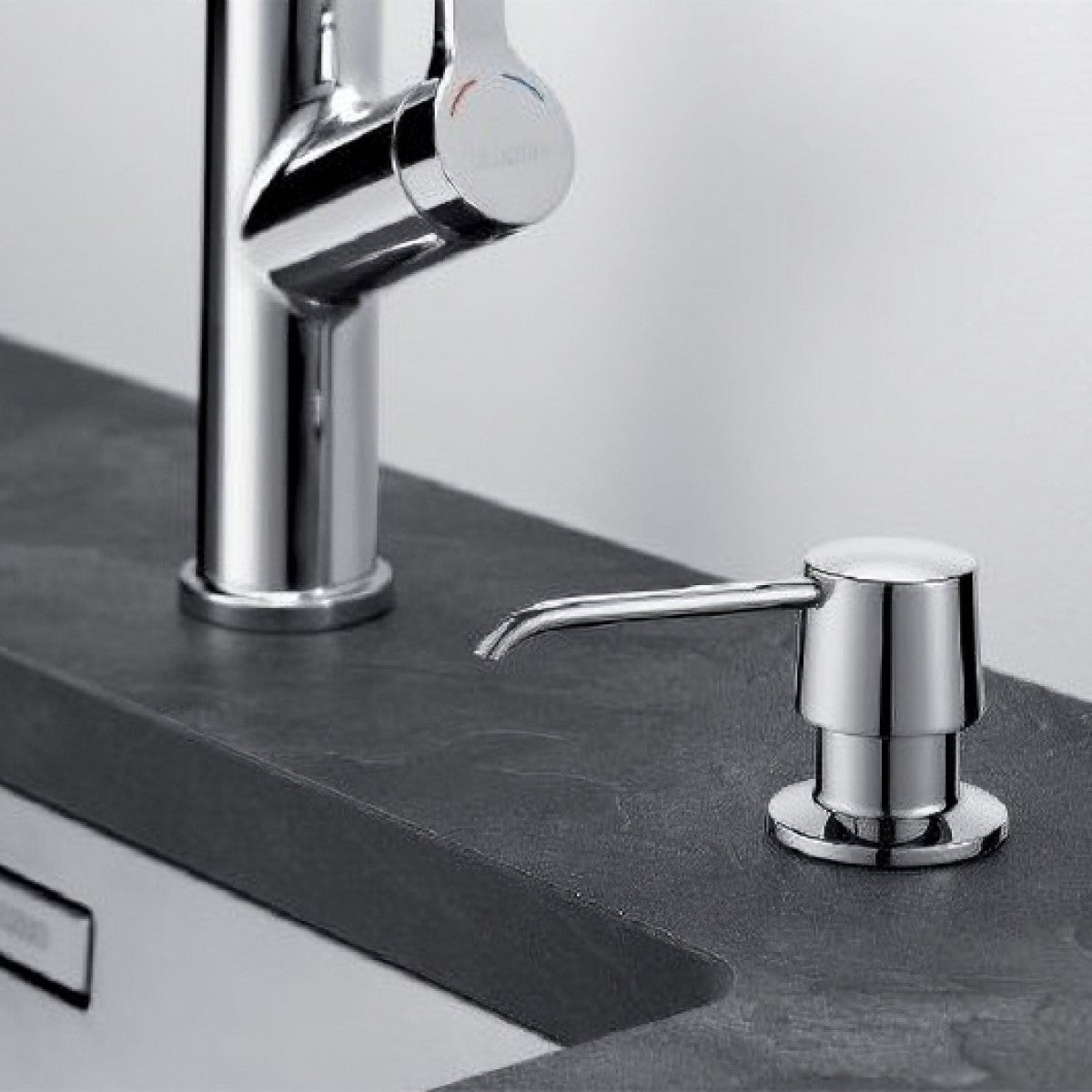 524256 Blanco Yano vgradni milnik za tekoče milo