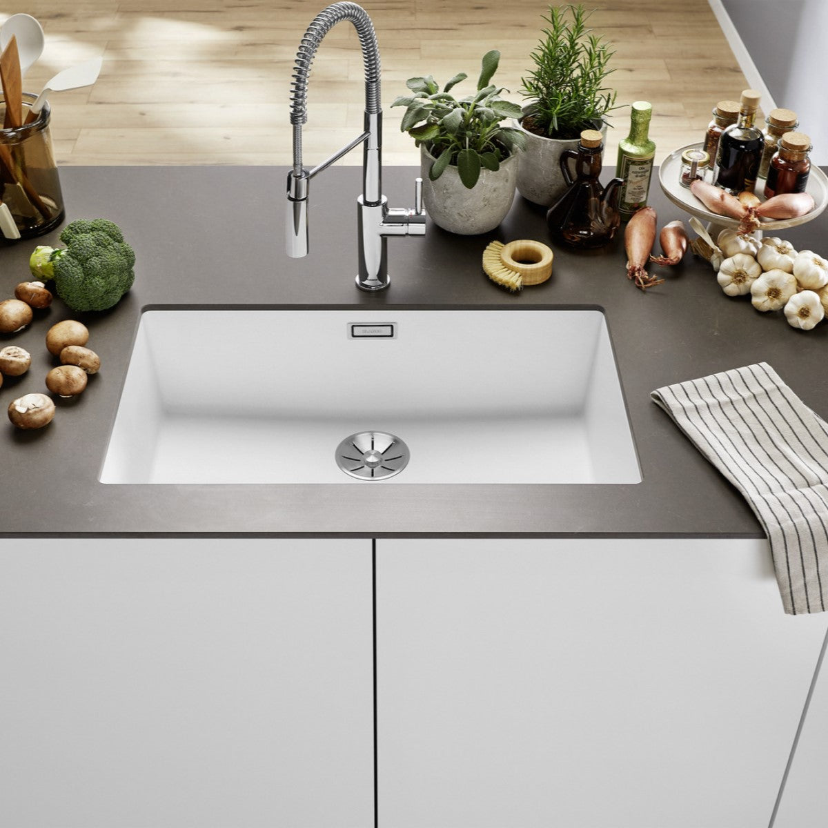 526001 Blanco Subline 700-U 73 x 46 cm pomivalno korito iz umetnega kamna