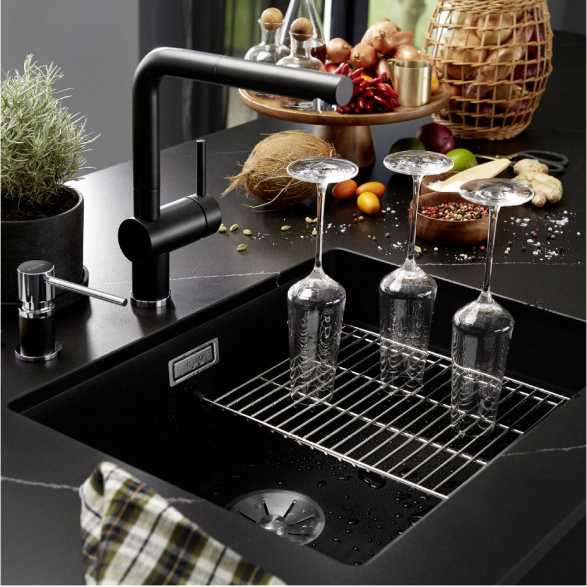 527353 Blanco Subline 500-U pomivalno korito iz umetnega kamna