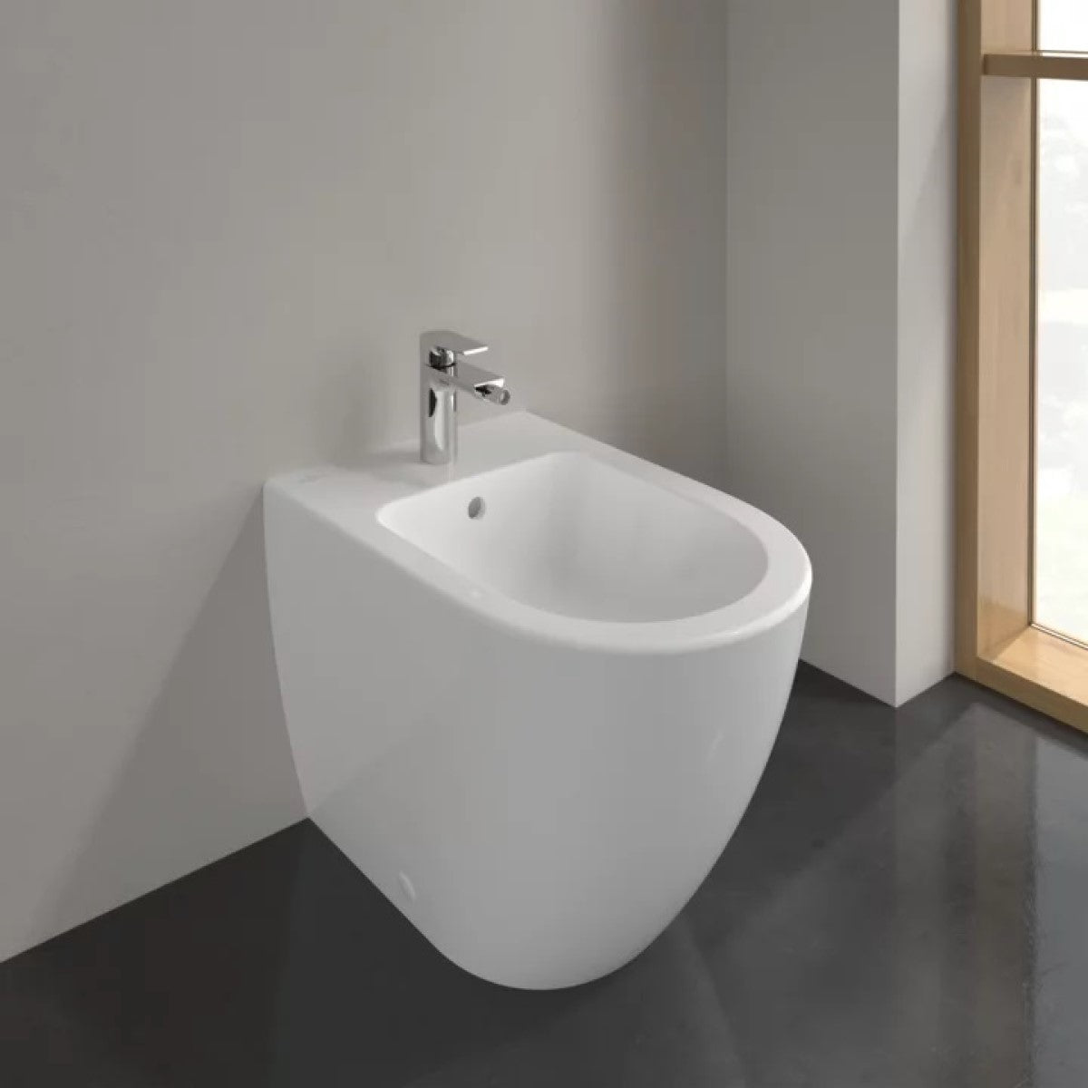 540100R1 Villeroy & Boch Subway 2.0 CeramicPlus 37,5 x 56 cm stoječi bide