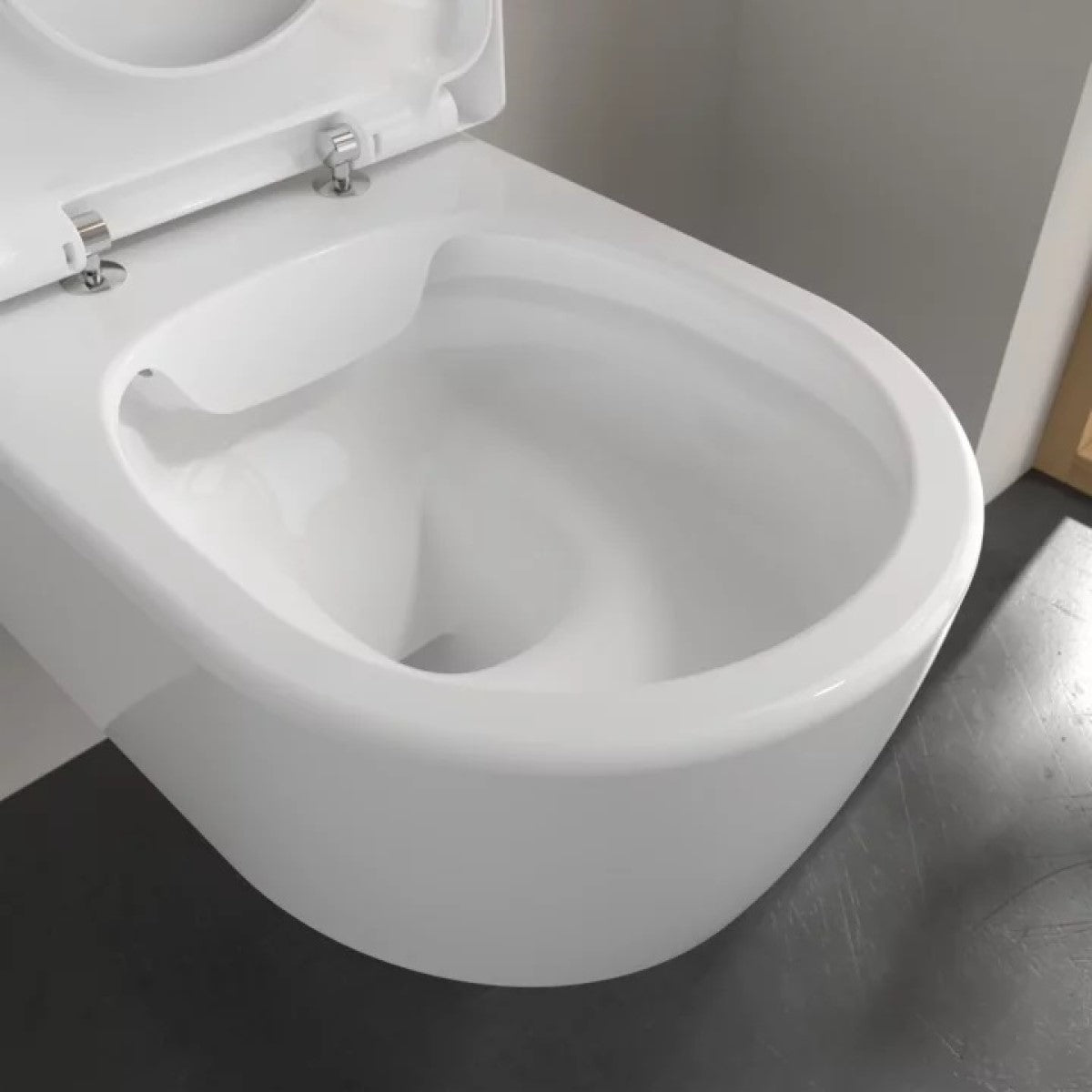 5656HR01 Villeroy & Boch Avento Combi-Pack viseča brezrobna WC školjka z WC desko s počasnim zapiranjem