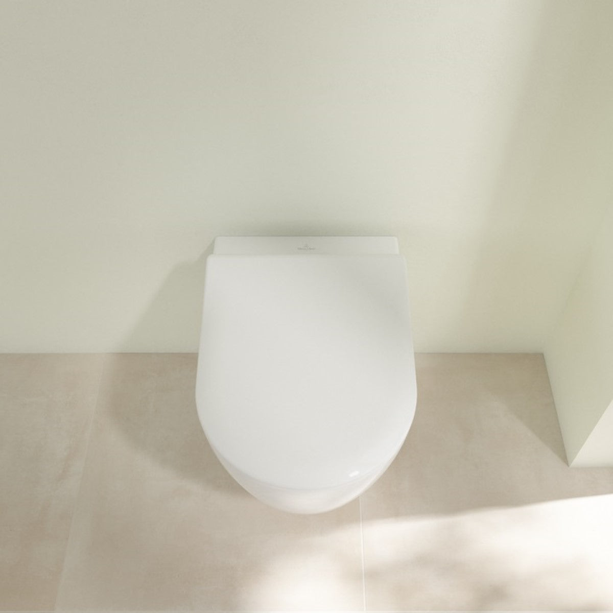 5656RS01 Villeroy & Boch Avento Combi-Pack viseča brezrobna WC školjka z WC desko s počasnim zapiranjem