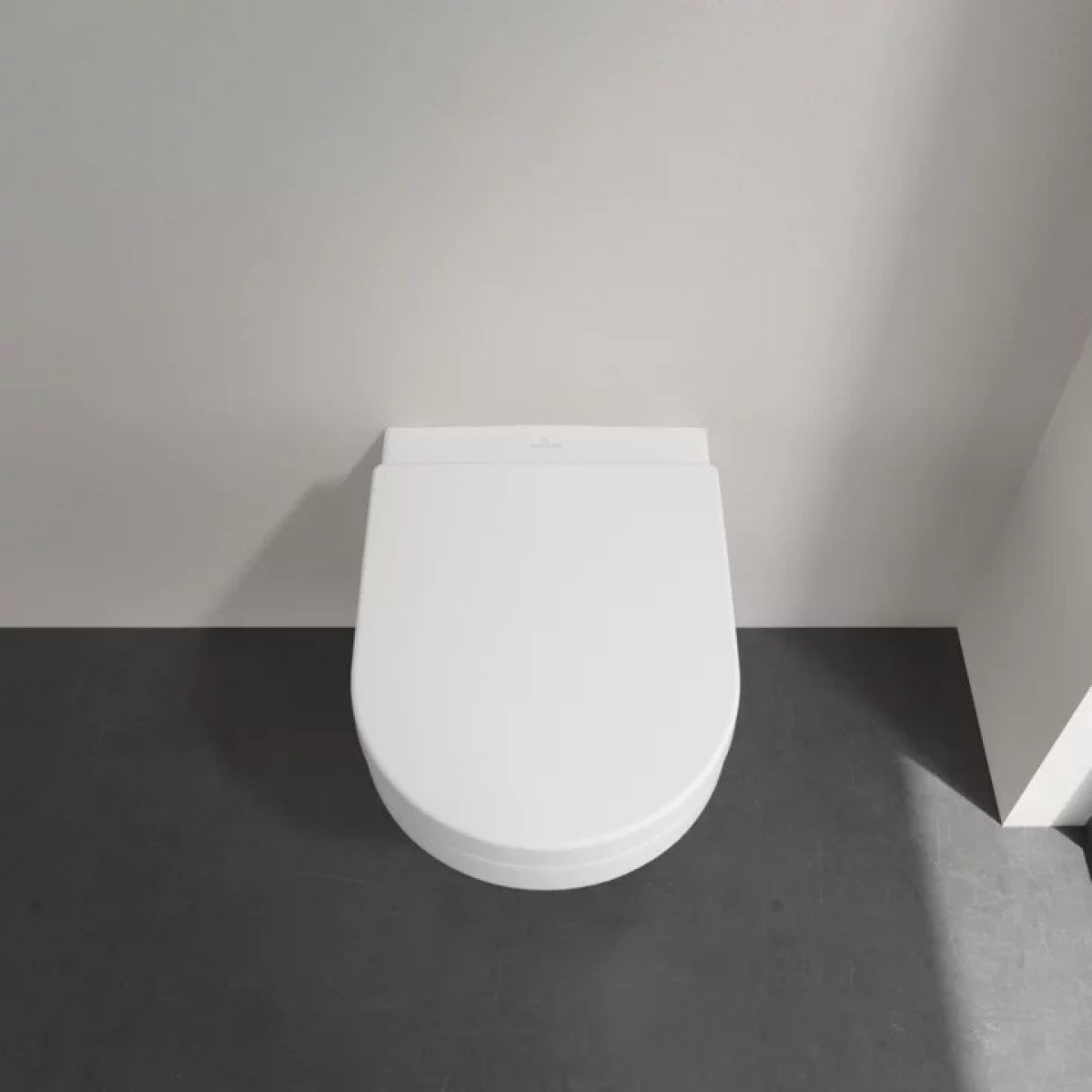 5684HR01 Villeroy & Boch Architectura Combi-Pack viseča brezrobna WC školjka z WC desko s počasnim zapiranjem