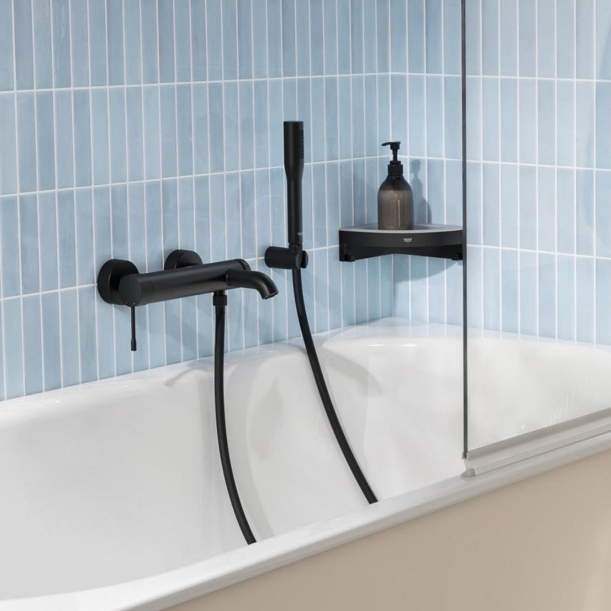 336242431 Grohe Essence New stenska armatura za kad