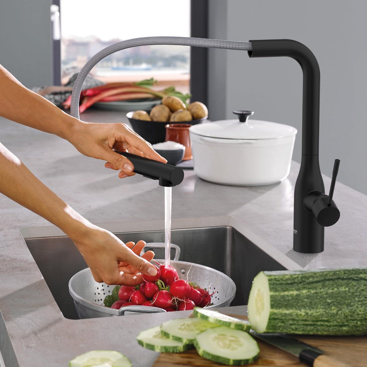 30504KF0 Grohe Essence New vrtljiva izvlečna kuhinjska armatura