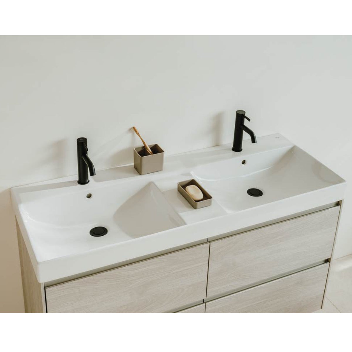 A32768B000 Roca ONA 120 x 46 cm dvojni keramični umivalnik z 2 odprtinama