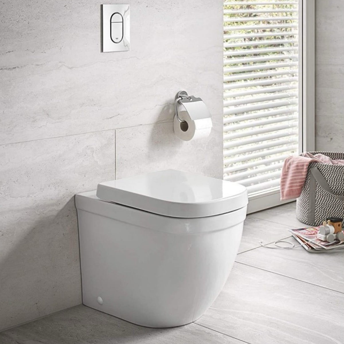 39339000 Grohe Euro Ceramic Triple Vortex talna brezrobna WC školjka