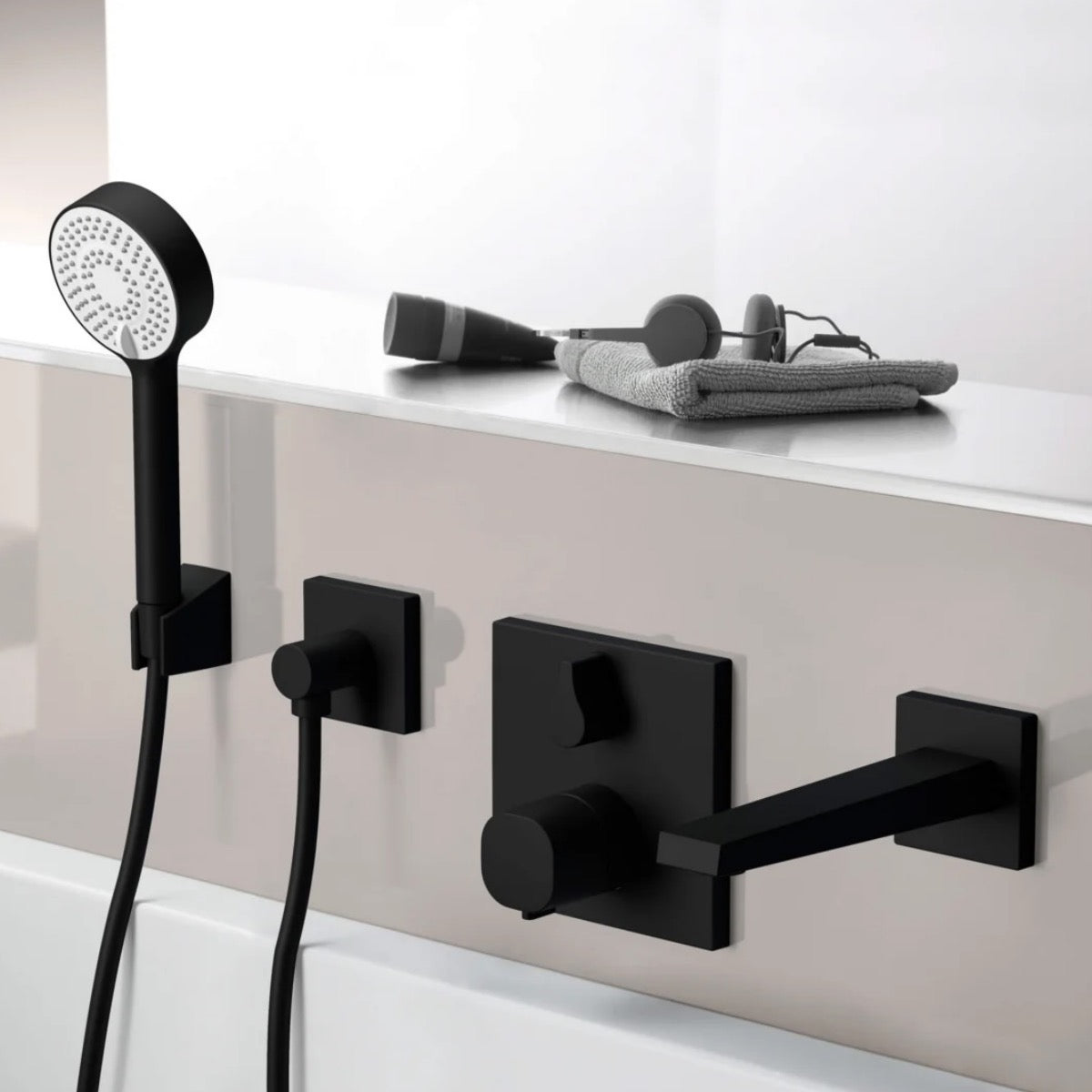 5118017033 Hansa priključek za tuš cev črni