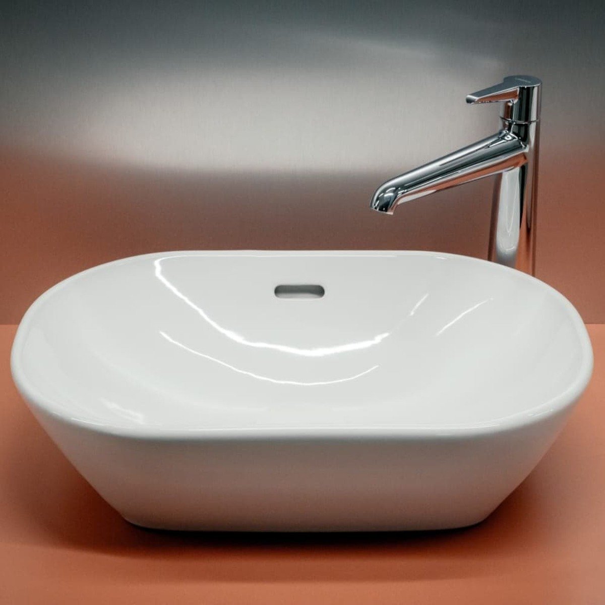 H8120830001091 Laufen Lua 50 x 35 cm ovalni nadpultni umivalnik