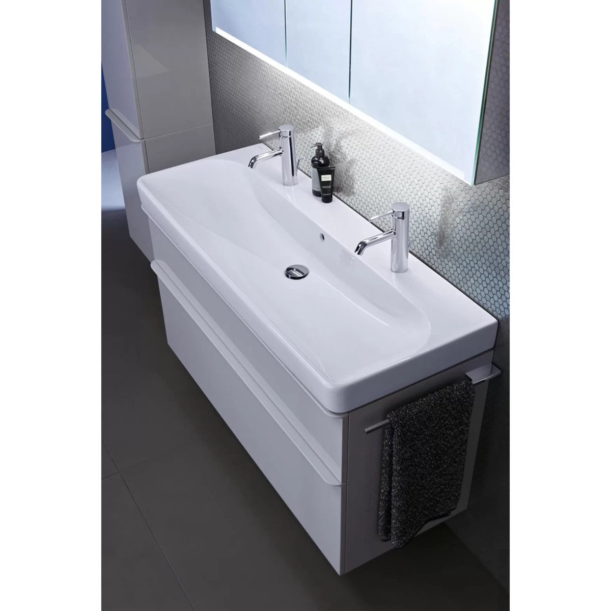 500.355.00.1 Geberit Smyle Square 118 x 47 cm omarica za umivalnik