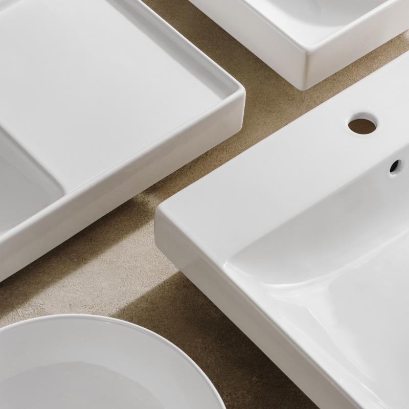 A327681000 Roca ONA 45 x 26 cm desna izvedba keramični umivalnik z odprtino za armaturo