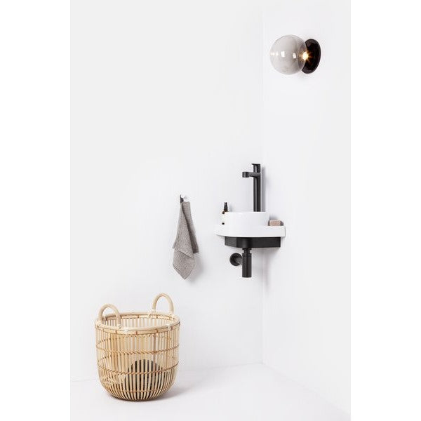 X000001524 Ravak Yard 28 x 28 cm kotni umivalnik z nosilcem