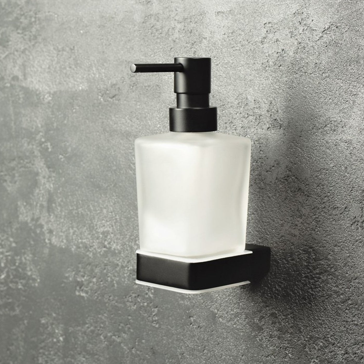 Kopalniški dodatki 135009040 Bemeta Nero milnik za tekoče milo | KOPALNICA-ONLINE.SI