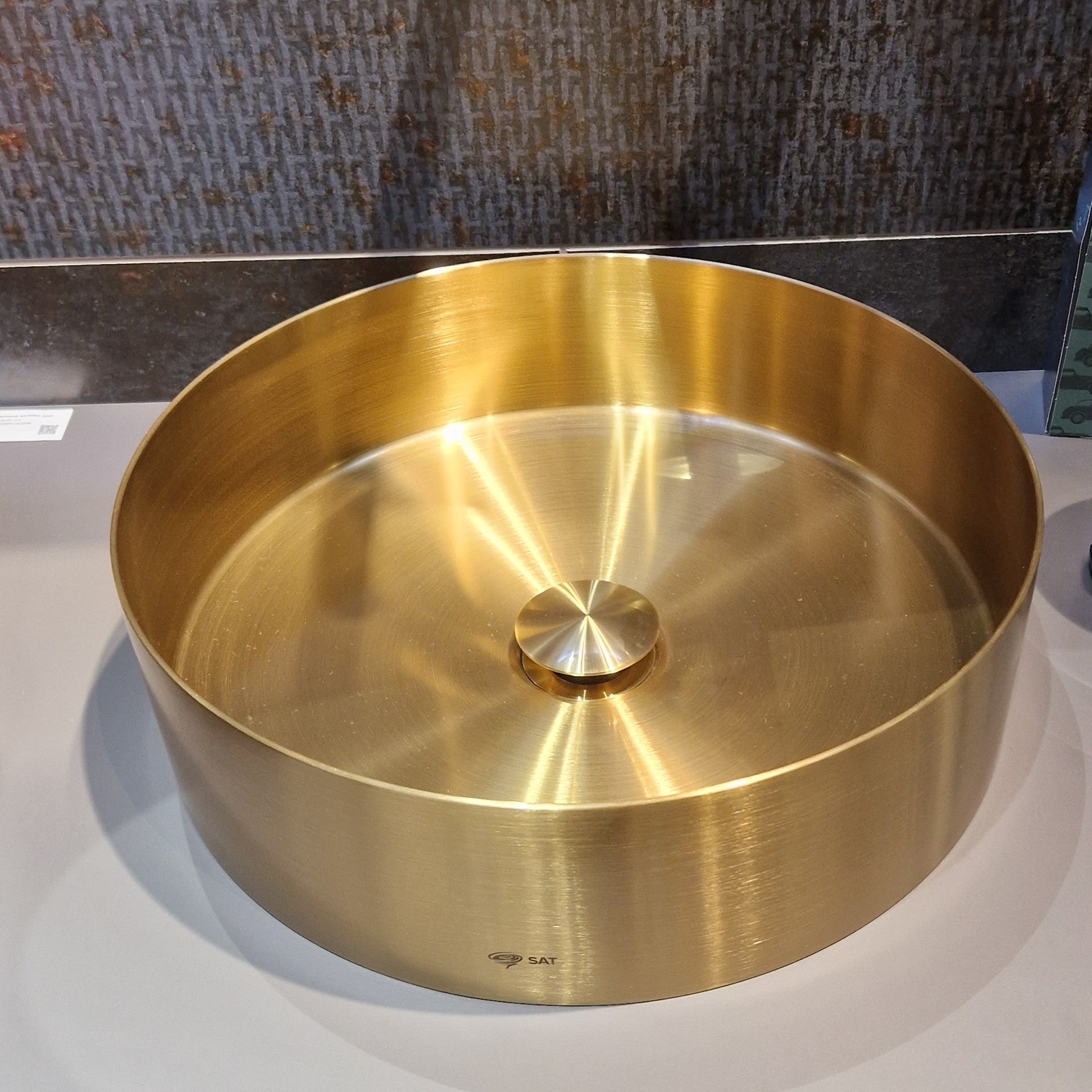SATAUR3838BG SAT Aurum 38 x 38 cm okrogli nadpultni umivalnik zlati