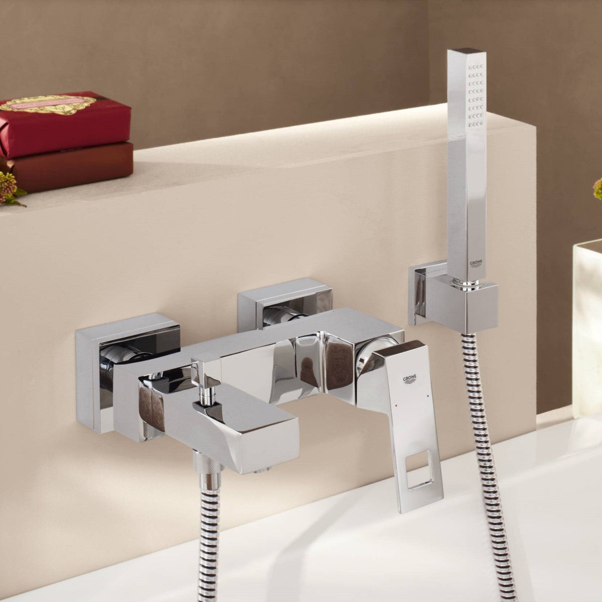 Armature 23141000 Grohe Eurocube stenska armatura za kad s tuš ročko | KOPALNICA-ONLINE.SI