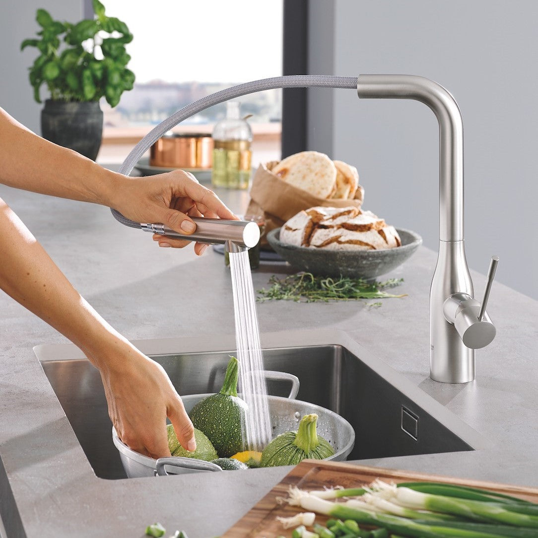 Kuhinjska armatura 30270000 Grohe Essence New vrtljiva izvlečna kuhinjska armatura | KOPALNICA-ONLINE.SI
