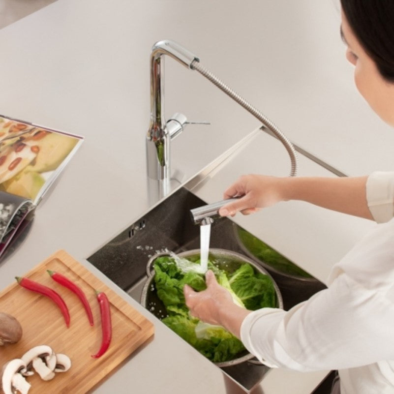 Kuhinjska armatura 30270000 Grohe Essence New vrtljiva izvlečna kuhinjska armatura | KOPALNICA-ONLINE.SI
