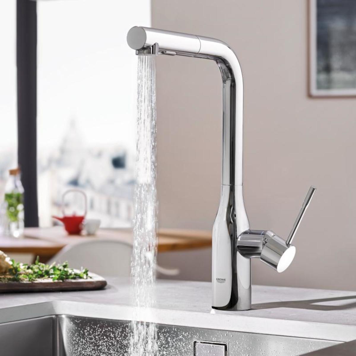 Kuhinjska armatura 30270000 Grohe Essence New vrtljiva izvlečna kuhinjska armatura | KOPALNICA-ONLINE.SI