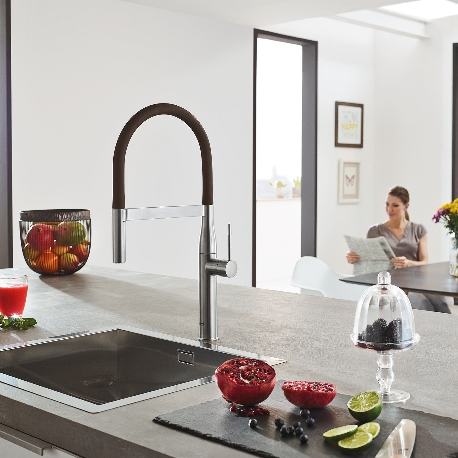 Kuhinjska armatura 30294000 Grohe Essence New vrtljiva kuhinjska armatura | KOPALNICA-ONLINE.SI