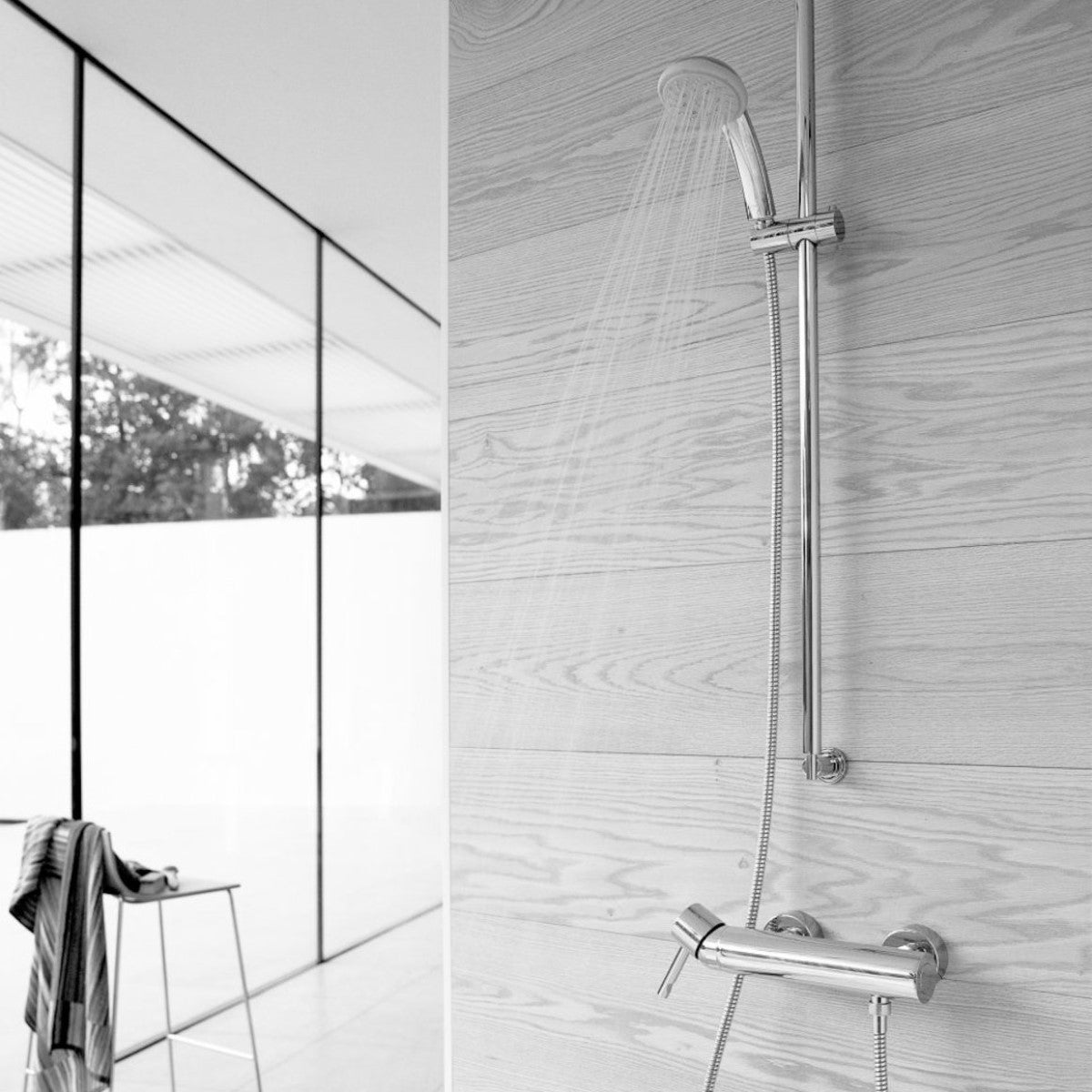 Armature 33636A01 Grohe Essence New stenska armatura za tuš | KOPALNICA-ONLINE.SI