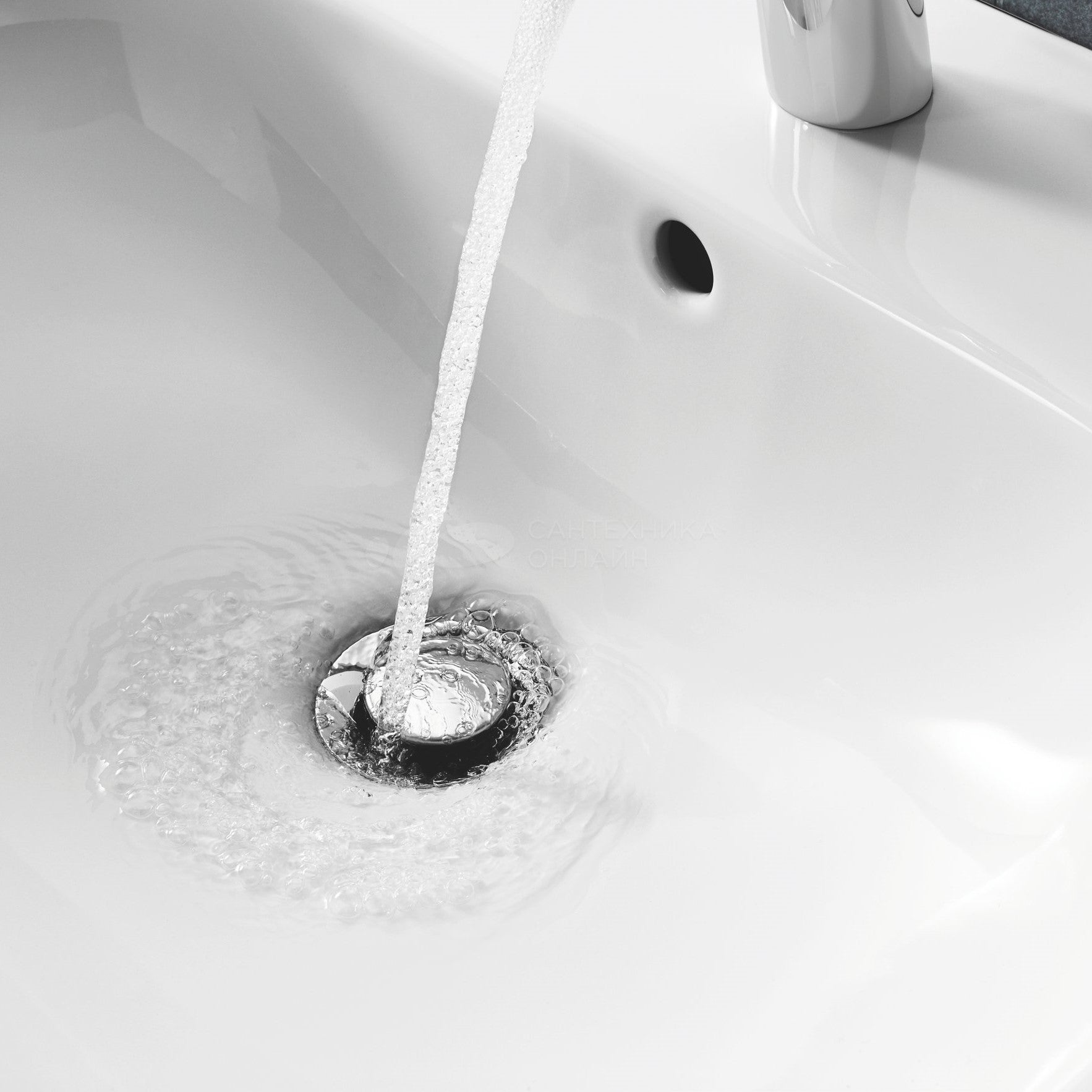 Umivalniki 39336000 Grohe Euro Ceramic 55 x 45 cm stenski keramični umivalnik z odprtino za armaturo | KOPALNICA-ONLINE.SI