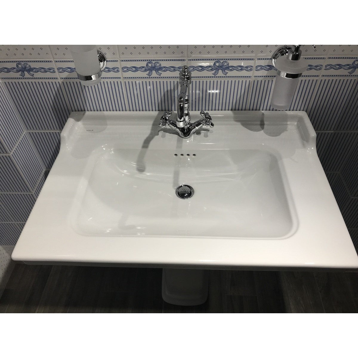 Umivalniki 7802-003-0001 Vitra Ricordi 80 x 53 cm keramični umivalnik z odprtino za armaturo retro izgleda | KOPALNICA-ONLINE.SI