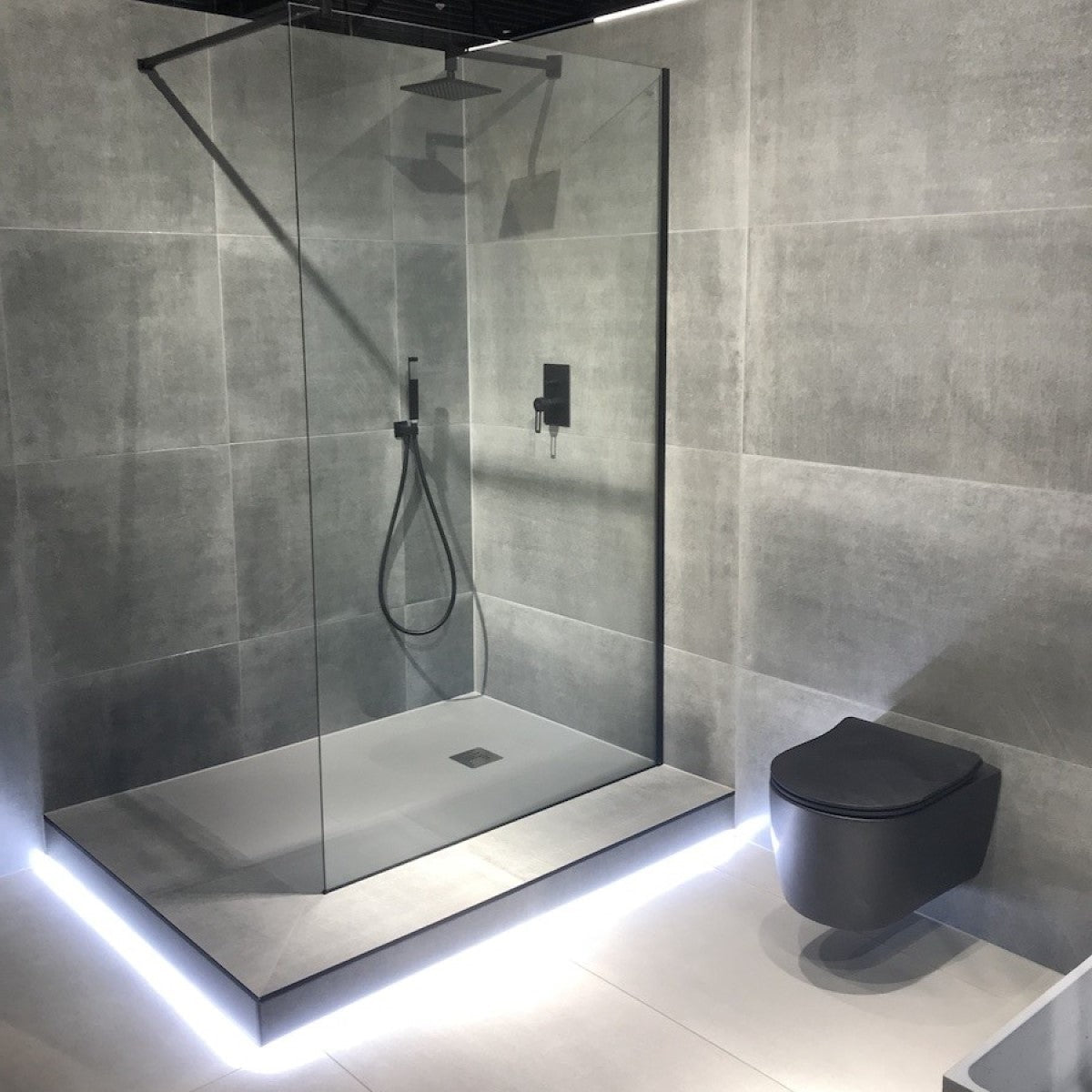 WC školjke AL010BL Glacera Alfa viseča brezrobna WC školjka črna z mat zaključkom | KOPALNICA-ONLINE.SI