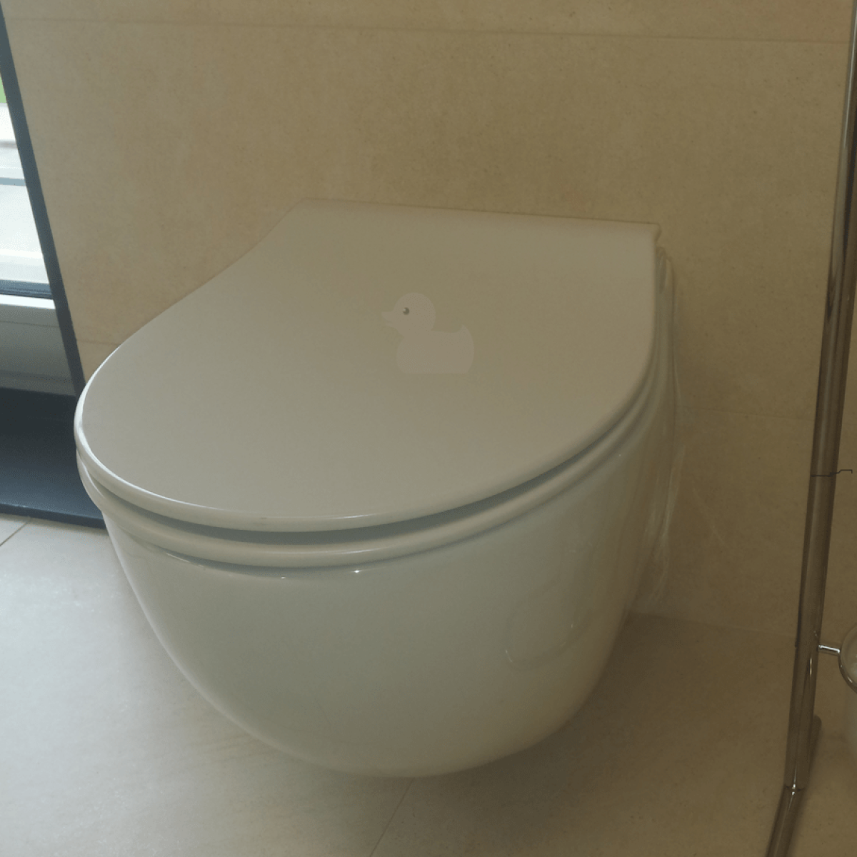 EASYSLIM33 Glacera tanka WC deska – Soft Close, Quick Release