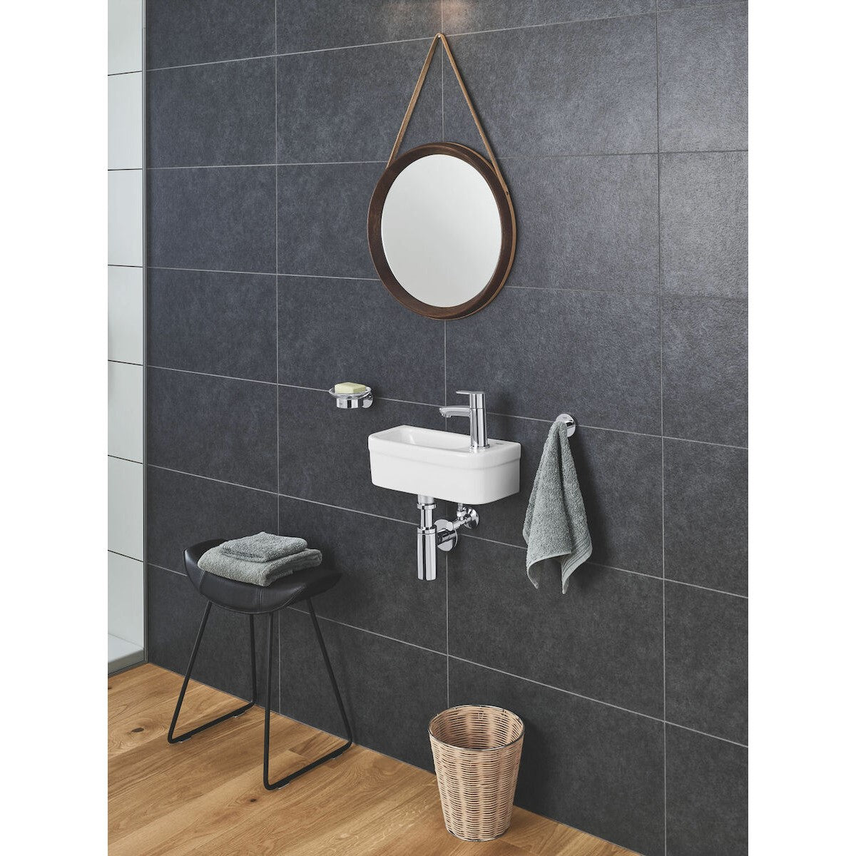 Umivalniki 39327000 Grohe Euro Ceramic 37 x 18 cm desna izvedba keramični umivalnik z odprtino za armaturo | KOPALNICA-ONLINE.SI