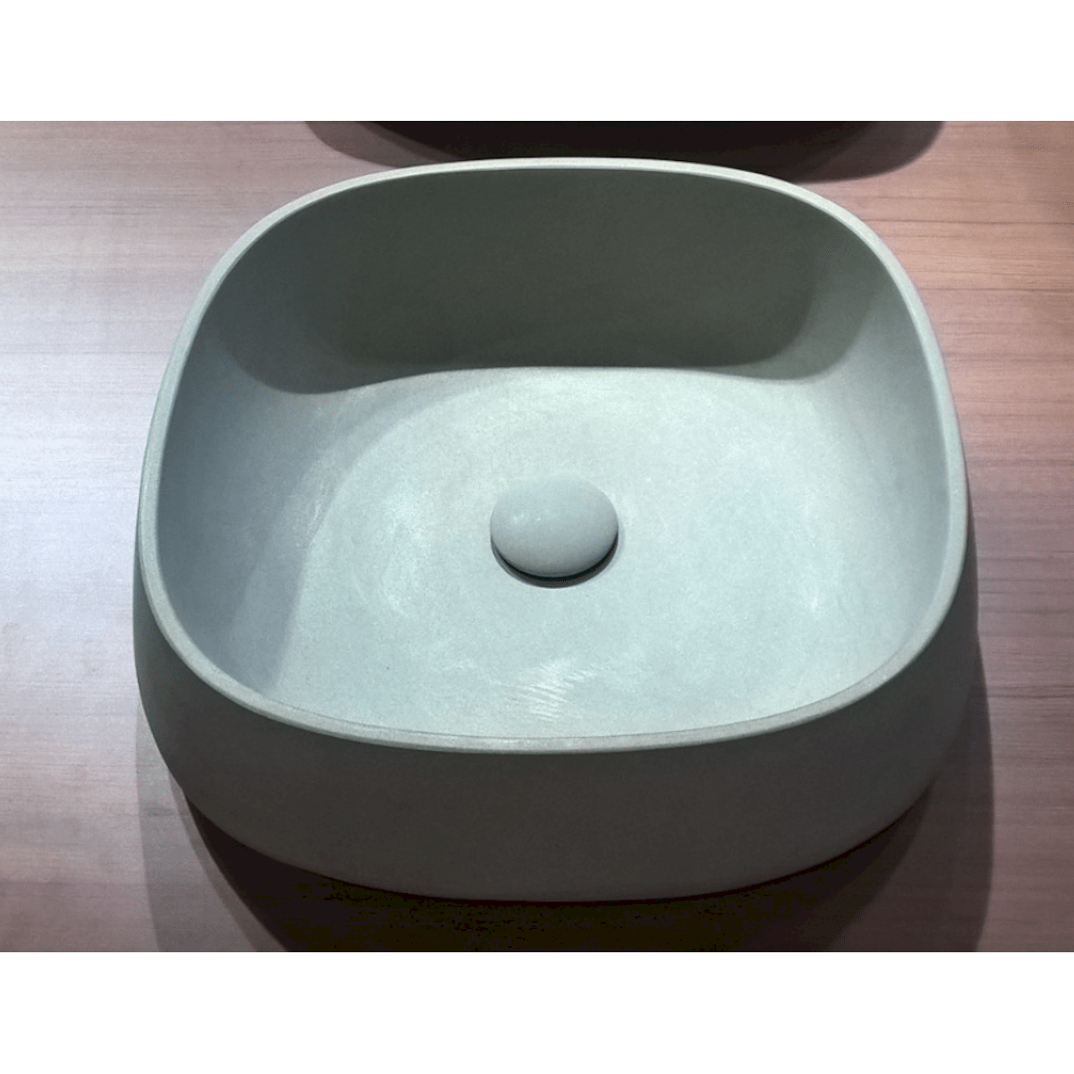 LA4444LG Triomini Lapis 44 x 44 cm kvadratni kamniti napultni umivalnik