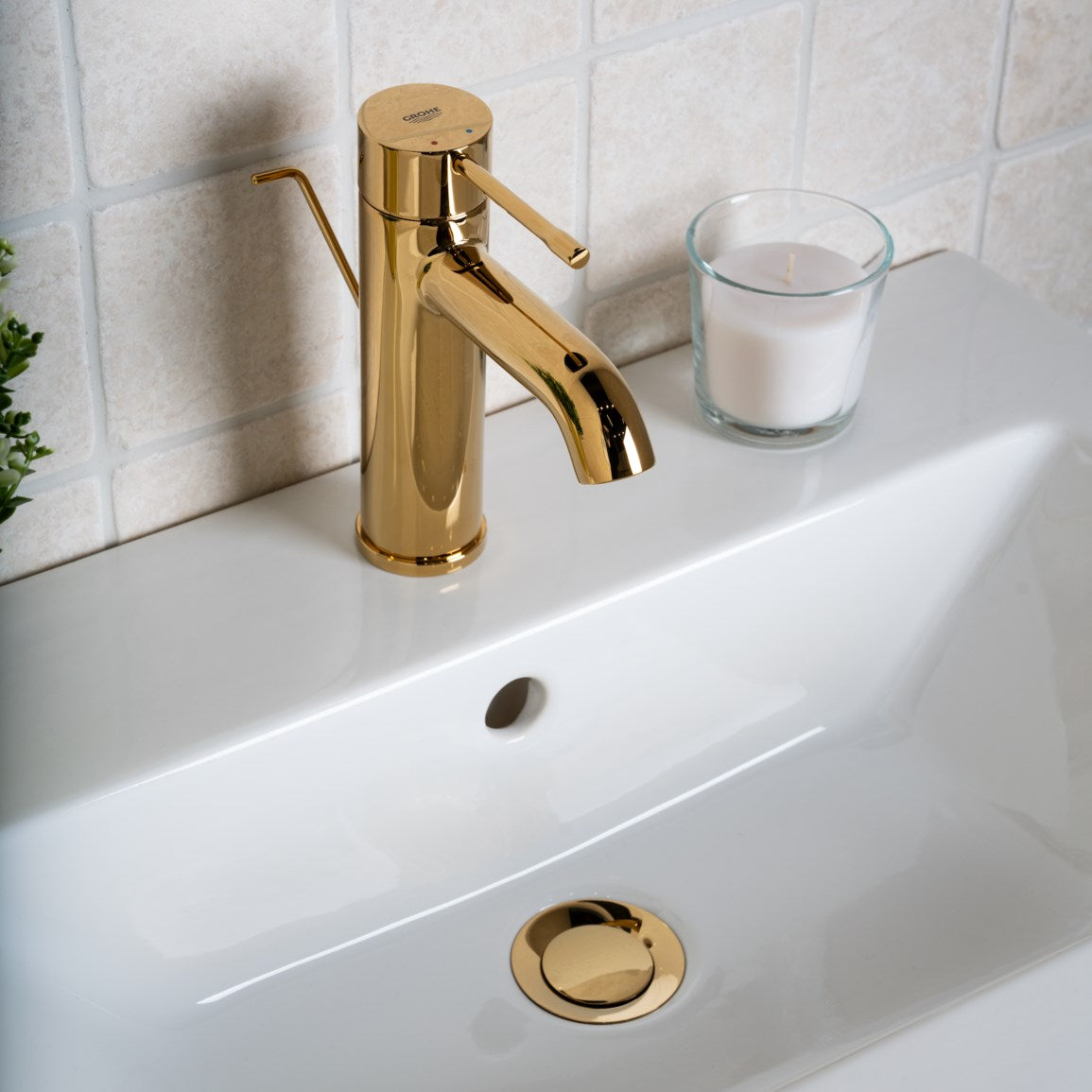 23589GL1 Grohe Essence New armatura za umivalnik zlata