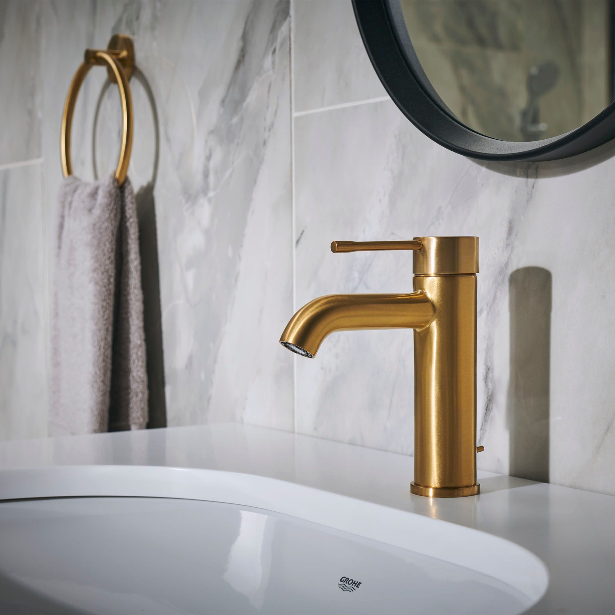 23589GN1 Grohe Essence New armatura za umivalnik zlata