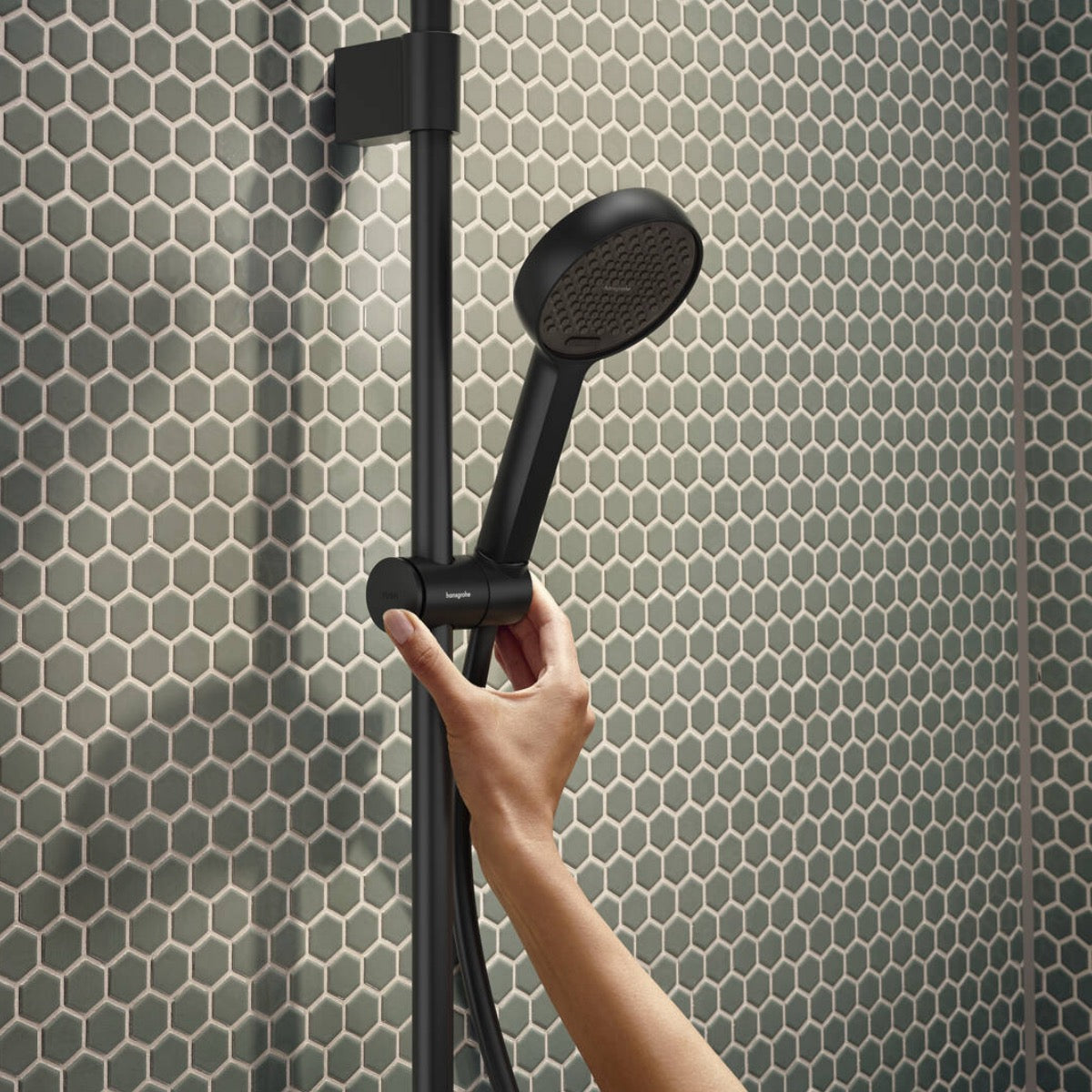 28078670 Hansgrohe Activera S 240 EcoSmart 1jet stenska termostatska armatura s tuš setom