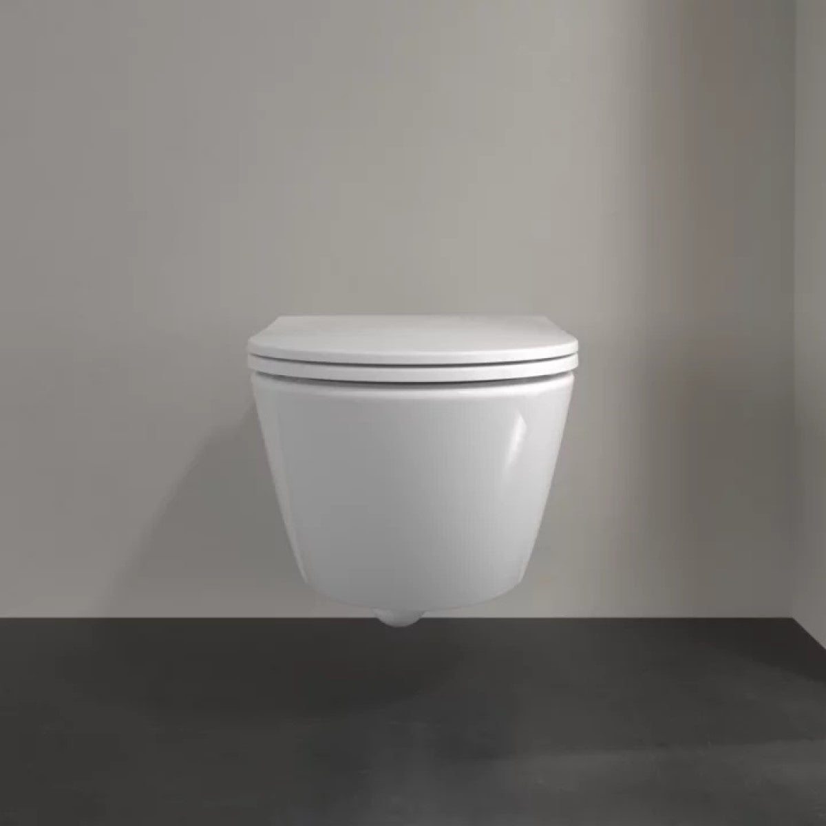 4670T9R1 Villeroy & Boch Universo Combi-Pack CeramicPlus TwistFlush viseča brezrobna WC školjka z WC desko s počasnim zapiranjem