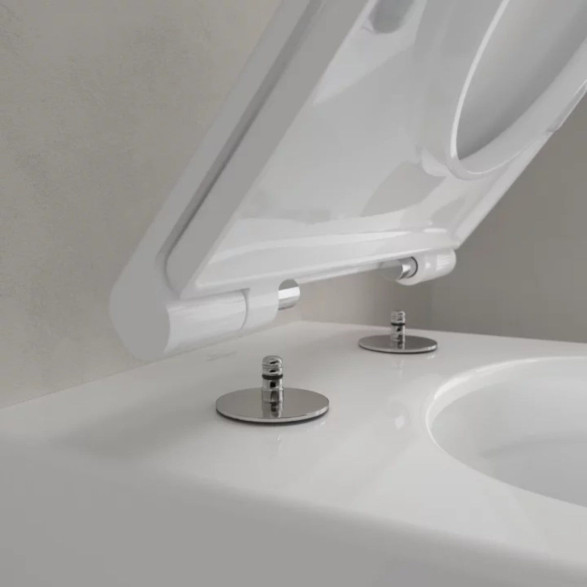 4670T9R1 Villeroy & Boch Universo Combi-Pack CeramicPlus TwistFlush viseča brezrobna WC školjka z WC desko s počasnim zapiranjem