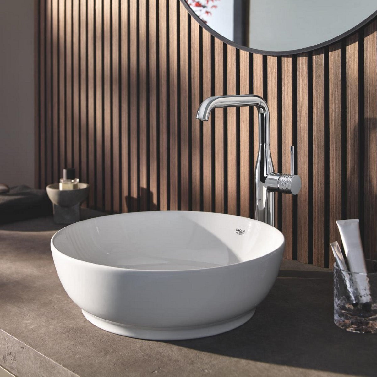 103560SH00 Grohe Essence 45 x 45 cm okrogli beli nadpultni keramični umivalnik