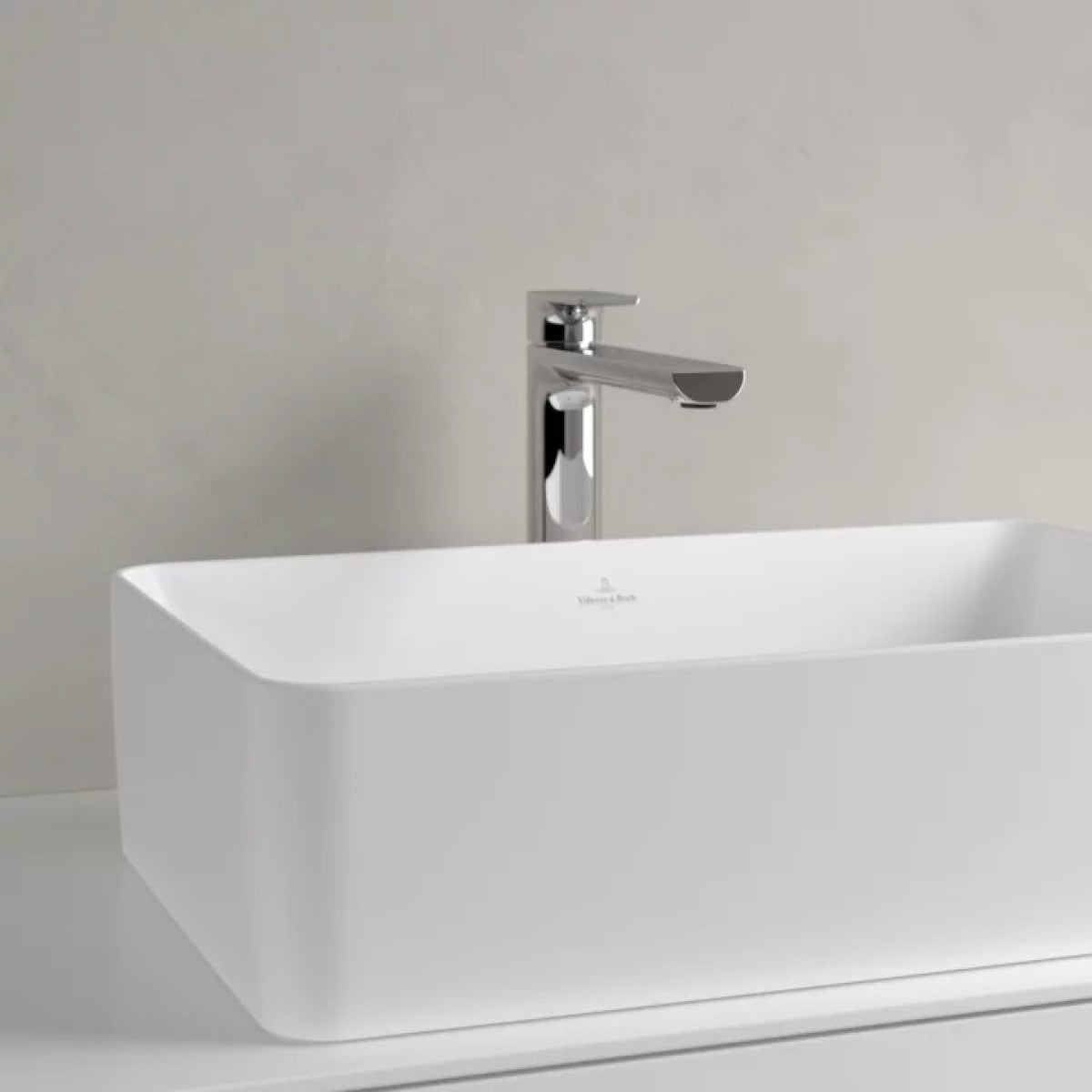 4A2056RW Villeroy & Boch Collaro CeramicPlus 56 x 36 cm nadpultni umivalnik brez odprtine za armaturo