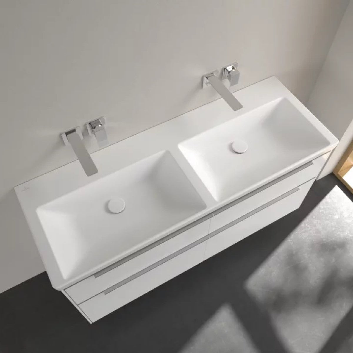 4A71D3RW Villeroy & Boch Subway 3.0 CeramicPlus 130 x 47 cm dvojni keramični umivalnik brez odprtine za armaturo