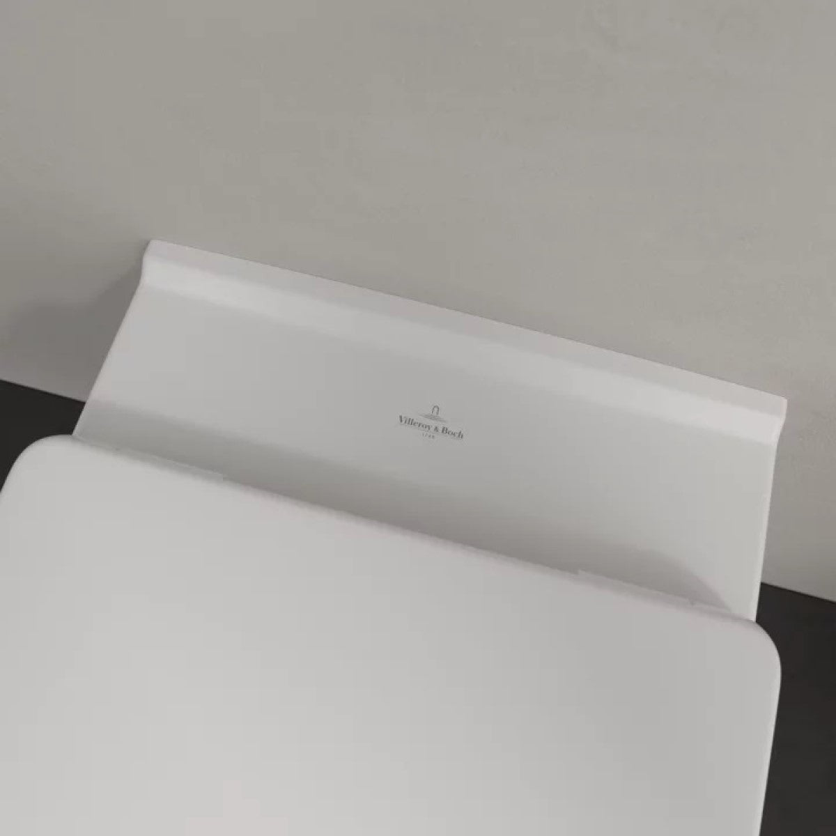 5660H1R1 Villeroy & Boch O.novo Combi-Pack CeramicPlus viseča WC školjka z WC desko s počasnim zapiranjem