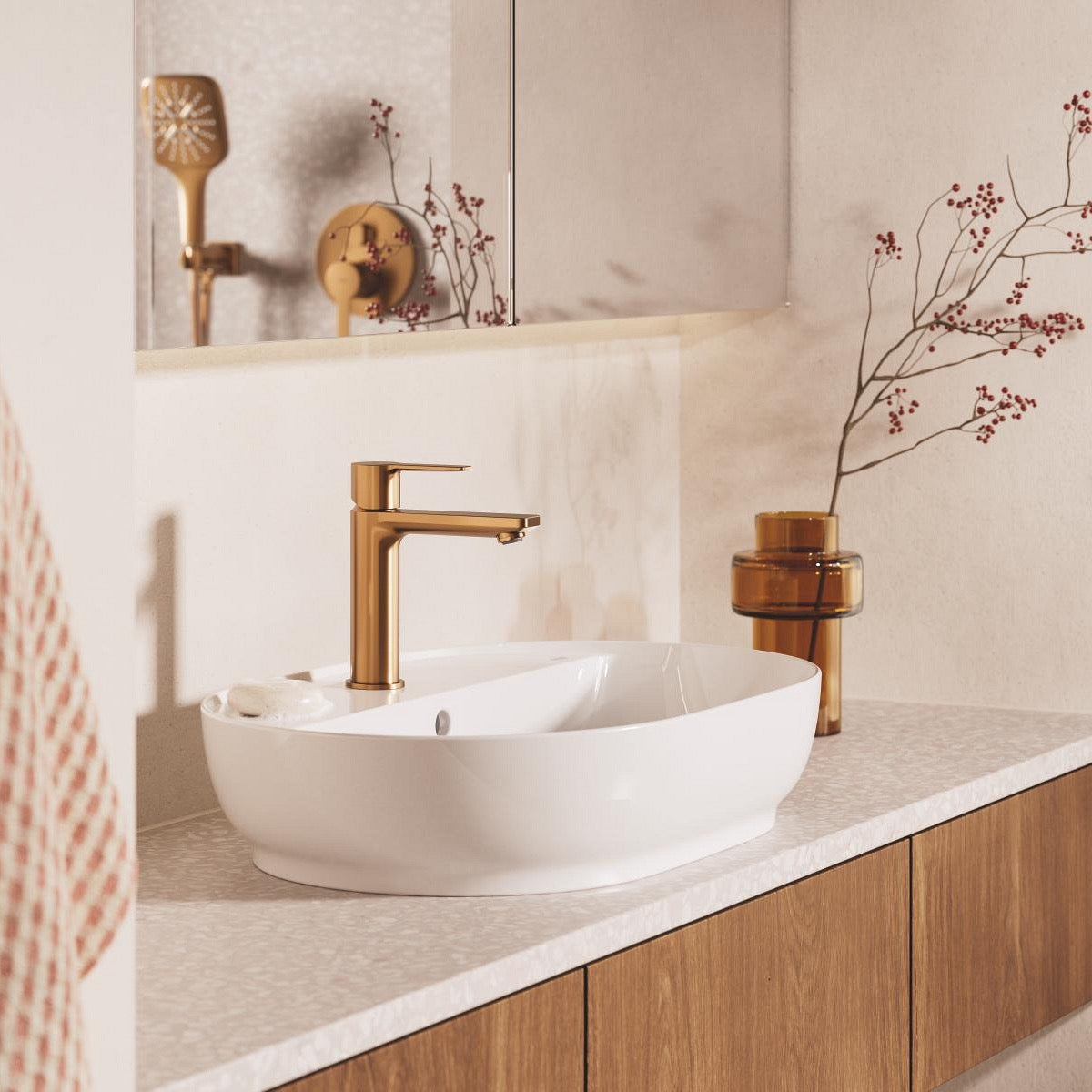 103569SH00 Grohe Essence 60 x 40 cm ovalni nadpultni umivalnik z odprtino za armaturo
