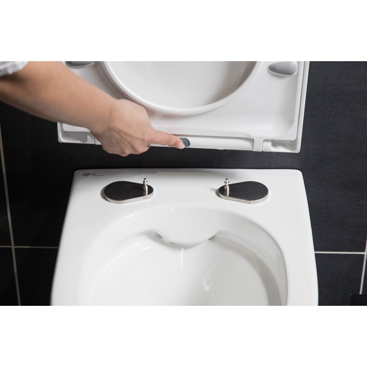 SATBRE010RREXPBKM SAT Brevis viseča brezrobna WC školjka z WC desko s počasnim zapiranjem