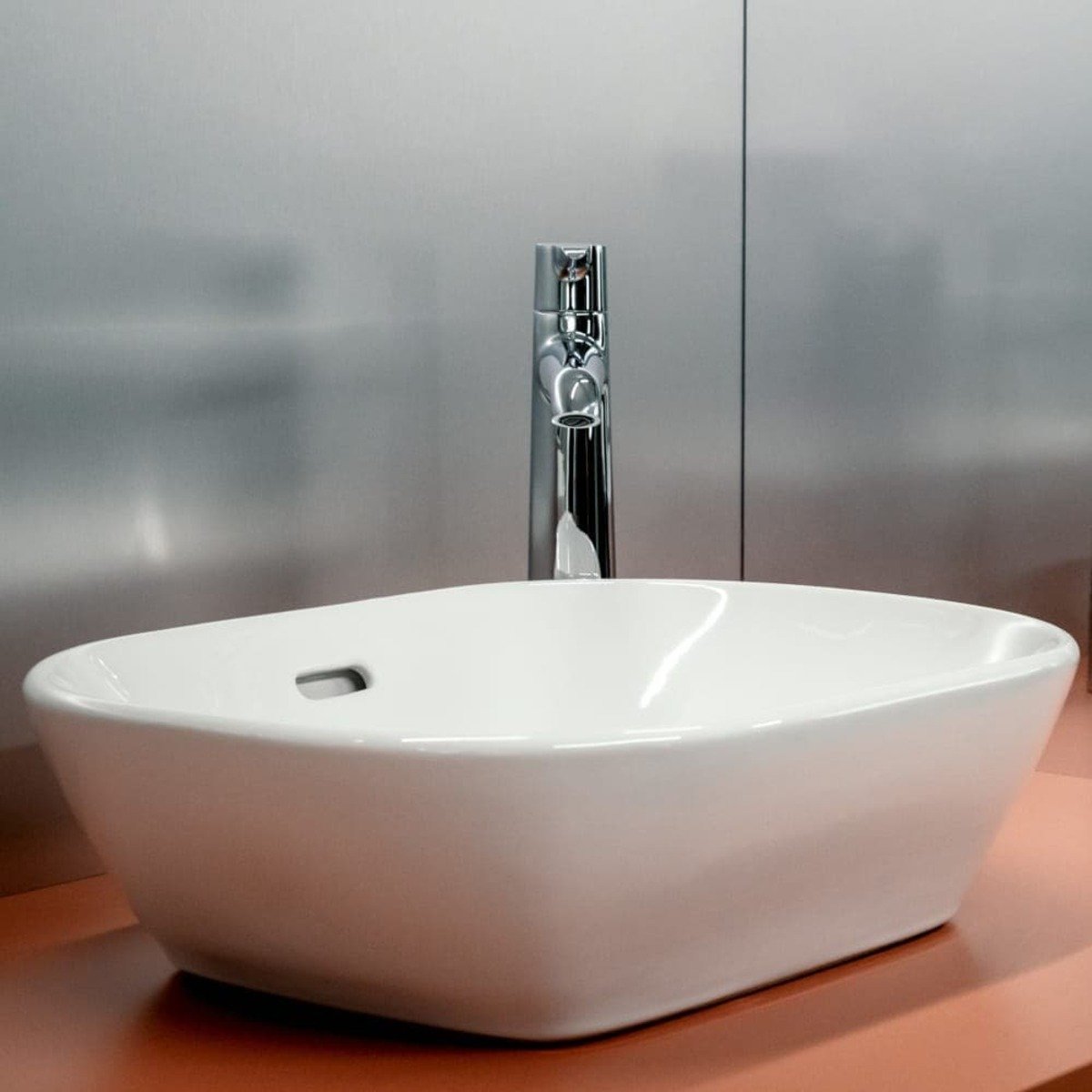 H8120830001091 Laufen Lua 50 x 35 cm ovalni nadpultni umivalnik