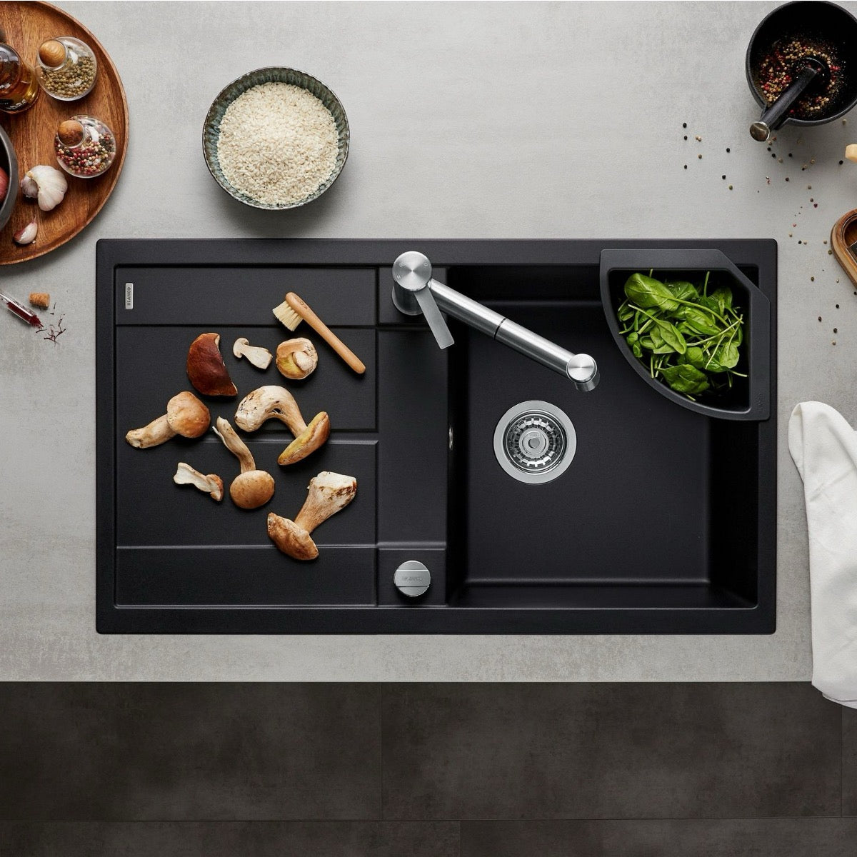 235866 Blanco kotna odcejalna posoda za pomivalno korito